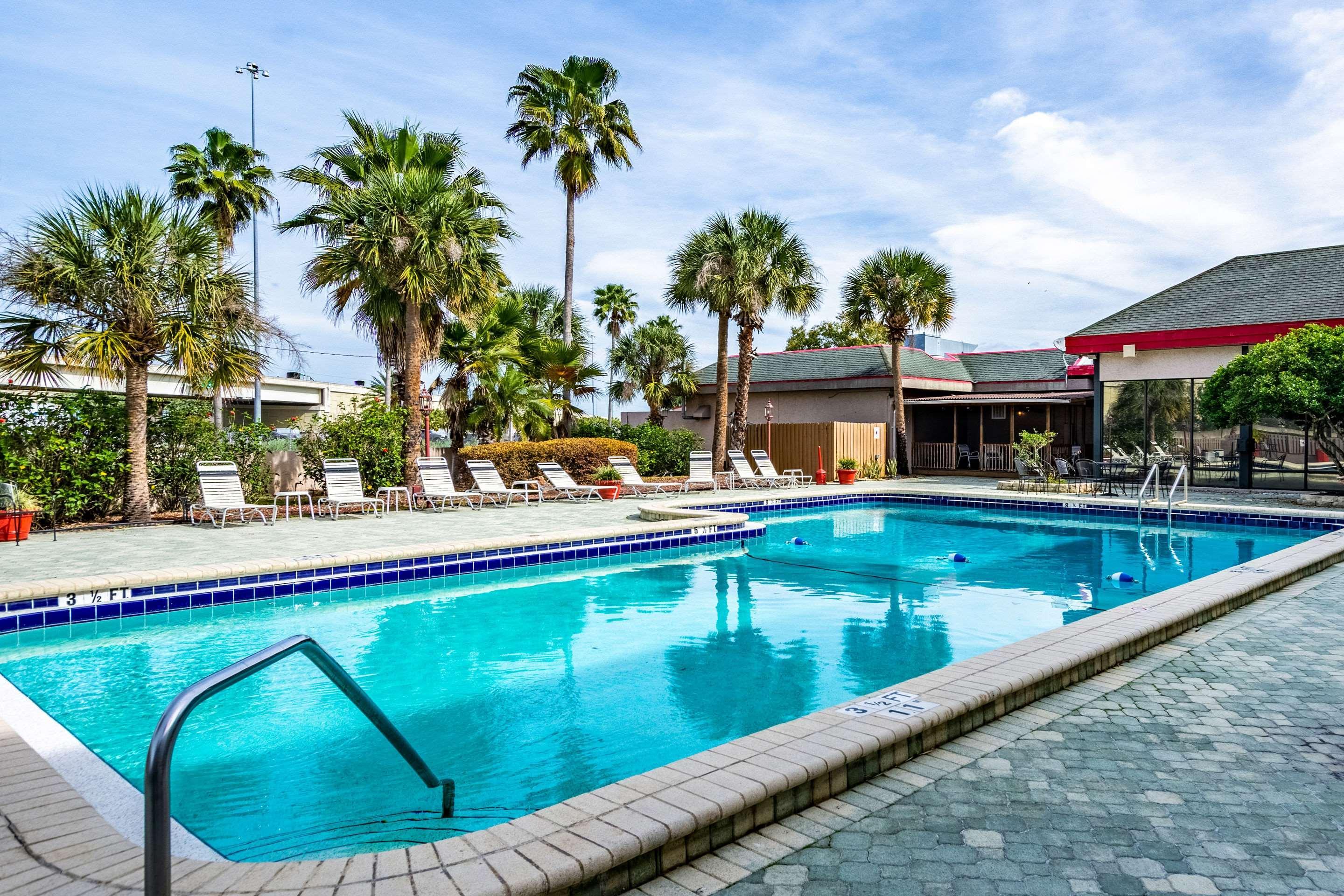 Lakeland Hotel Exterior photo
